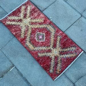 Tapis vintage 1,3 x 2,8 pieds, petit tapis turc, tapis patchwork rouge - Product Image 4