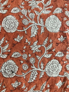 Tissu en coton imprimé à la main, motif floral, design Creeper Jaal |   Tissu indien en terre cuite rouille - Product Image 4
