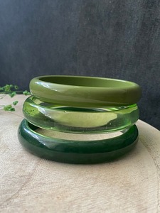 Bracelets ronds tendance en résine époxy écologique faits à la main de qualité supérieure pour femmes, objets d'art et de collection - Product Image 5