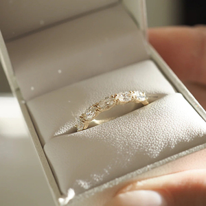 East West Marquise Cut Moissanite Diamond Wedding Band 14K Oro amarillo sólido Media eternidad Anillo apilable Anillo de novia a juego - Product Image 3