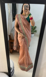 Sari en soie georgette tissé à la main par des designers de Bollywood, motif rose, léger, sans plis, VESTA EXPORTS, grossiste en Inde - Product Image 3