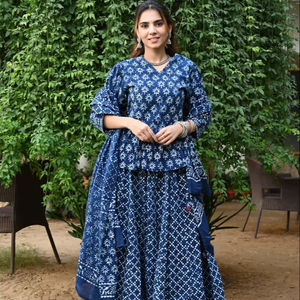 Conjunto de Lehenga Choli Dupatta Tradicional de Algodón 100% con Estampado Dabu Indigo Hecho a Mano para Bodas, Playa, Graduación - Ropa Étnica - Product Image 4