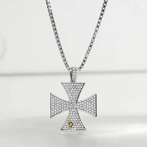 Pendentif croix en fer glacé en argent sterling 925 avec diamants de laboratoire taille brillante VVS Clarity Gold avec idée cadeau d'occasion - Product Image 4