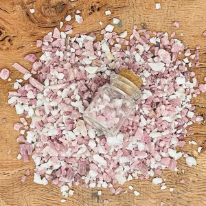 Tourmaline rose personnalisée Quartz brut naturel Pierre précieuse en vrac Mini bouteille avec des puces de cristal en vrac non traitées - Product Image 1