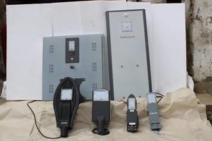 Lampe solaire LED 2 en 1 de 15 W, indice de protection IP65, garantie de 5 ans, télécommande pour utilisation routière - Product Image 2