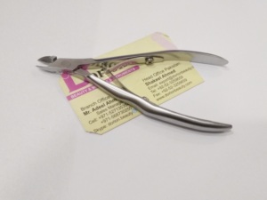 Outil de beauté pour les ongles Pince à cuticules en acier durable avec logo personnalisé Pince à ongles de manucure à pointe fine - Product Image 5