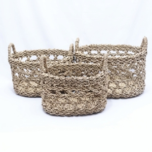 Ensemble de paniers de rangement en jonc de mer tressé à la main, avec panier ovale à treillis ouvert et poignée arche haute, pour décoration et design d'intérieur artistique - Product Image 1