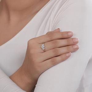 Bague de fiançailles ovale à trois pierres de 1,17 CTW, diamants de laboratoire de forme ovale, certifiés F VVS1 VVS2, bague à trois diamants, bague de promesse - Product Image 2