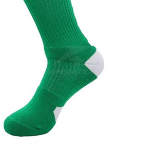 Chaussettes de sport respirantes de couleur unie en gros de haute qualité Nouveau design Chaussettes de sport en coton doux pour hommes - Product Image 5