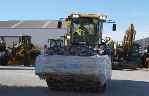 Rouleau vibratoire à tambour unique modèle XS205SPD de 4 à 20 tonnes, fabrication ABG, moteur Changchai, pompe hydraulique Huade, composants d'engrenage - Product Image 3