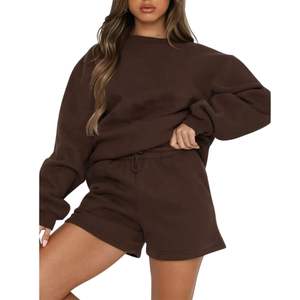 Conjunto de 2 piezas de algodón polar personalizado al por mayor para mujer: Sudadera con capucha oversize y pantalón corto de color liso para descanso. - Product Image 2