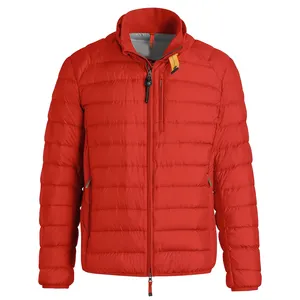 Venta caliente al por mayor a granel rojo liso impermeable Zip Up chaqueta acolchada con cuello alto y bolsillos laterales por Laz Industry