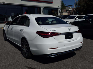 Mercedes-Benz Clase C C 300 4MATIC 2024 Usado, Llantas de Aleación, Asientos de Cuero, Sistema de Navegación, Asientos con Calefacción, Techo Panorámico, Volante a la Izquierda - Product Image 5