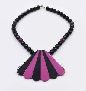 Collar romántico de corazón de resina para regalo de aniversario - Product Image 1