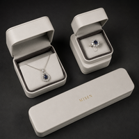 Boîte d'emballage de bijoux en cuir PU ivoire personnalisée en gros avec doublure en velours gris pour bague, pendentif, bracelet OEM