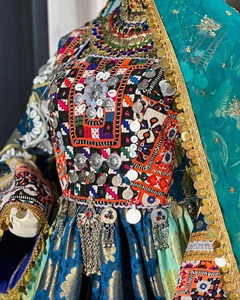 Robe de mariée afghane vintage traditionnelle faite à la main, ethnique pashtun, longueur au sol, personnalisable en tissu et en design, dernière robe élégante - Product Image 3