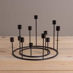 Beau bougeoir rustique en métal de qualité supérieure avec un design intemporel parfait pour de charmants arrangements intérieurs confortables - Product Image 1