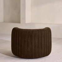 Fauteuil lounge design artisanal HEC, fauteuil Vivienne personnalisé en velours, fauteuil d'appoint pour bar, club, mobilier de bar et usage domestique
