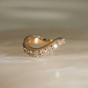 Bague de mariage en diamant de laboratoire, style demi-éternité délicat de 2 mm, sertie en or jaune, avec diamants CVD créés en laboratoire. - Product Image 4