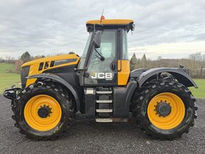 รถแทรกเตอร์การเกษตรประสิทธิภาพสูงรุ่นดั้งเดิม JCBB Fastrac 3230 Xtra Tier 4 - Product Image 3