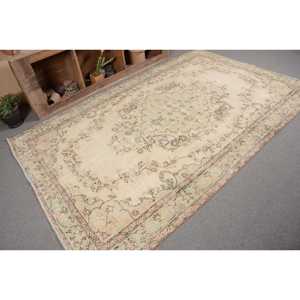 พรมตุรกีวินเทจ สีเบจเขียว ขนาด 5.6 x 8.8 ฟุต ทำจากขนสัตว์ ด้านหลังทำจากยางลาเท็กซ์ เป็นมิตรกับสิ่งแวดล้อม ลายปะติดปะต่อ เหมาะสำหรับห้องรับประทานอาหาร ขนาด 9x12 ฟุต รูปทรงสี่เหลี่ยมผืนผ้า สไตล์ทับริซ - Product Image 5