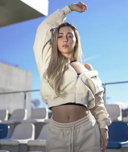 2025 Conjunto de sudadera de alta calidad para mujer, ropa de primavera personalizada, de 2 piezas Sudadera con capucha, chándal de lana para correr, chándal de primavera - Product Image 5