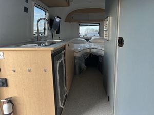 Caravanes de voyage légères en acier inoxydable pour 4 personnes, modèle Air World Traveler 22RB 23 pieds, disponibles pour 2025 et 2026 - Product Image 2