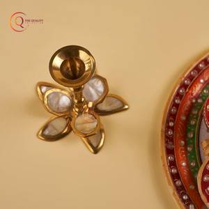 Mariage et fêtes de haute qualité fournitures de pot de bougie Unique bougeoir de table en métal fait à la main couleur or coulé fait - Product Image 6