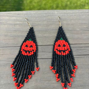 Pendientes de cuentas bohemias con flecos en cascada Andy de diseño turquesa, regalo de joyería único - Product Image 1