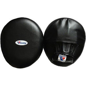 Manoplas de Boxeo de Primera Calidad Winning Focus, Almohadillas de Entrenamiento Profesionales de Boxeo y MMA, Manoplas de Boxeo Curvas, las Mejores Manoplas de Boxeo de Combate - Product Image 1