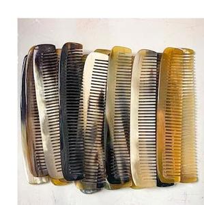 Peigne à cheveux en corne de buffle au design moderne, poli naturellement, fait à la main, peigne de toilettage - Product Image 4