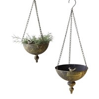 Pot suspendu vert patiné avec chaîne pour une présentation botanique intérieure vintage et un style de décoration rustique pour la maison