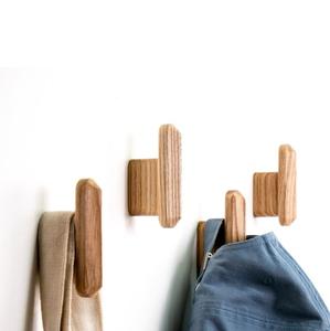 Ganchos de pared de madera Natural Crafts para decoración del hogar y organización de la entrada. Ganchos de pared de madera con grabado personalizado para hogares modernos. - Product Image 1