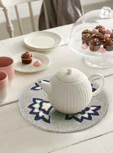 Set de table rond en verre fait main, perlé, argenté et doré avec des perles blanches, 14 pouces, écologique - Product Image 4