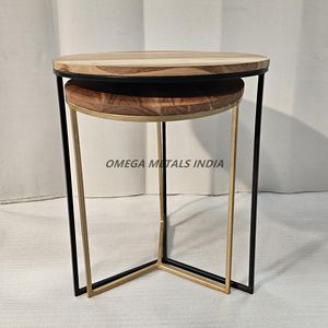 Table basse de salon moderne au design nordique avec un cadre métallique élégant et une surface ronde en bois pour un intérieur de luxe - Product Image 1