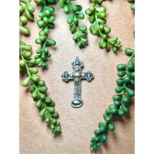 Colgante de Plata de Ley Hecho por Artesanos Navajo con Turquesa, Bañado en Rodio y Oro Rosa, Estilo de Joyería Religiosa Cristiana - Product Image 1