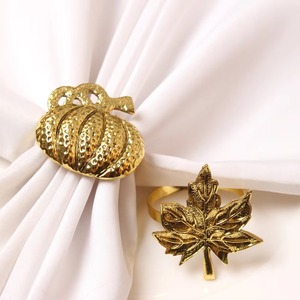 Citrouille et feuille d'automne or rond de serviette élégant décor de table d'automne parfait pour les mariages de Thanksgiving et les repas saisonniers - Product Image 1