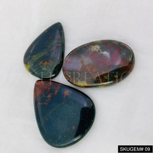 Bijoux de pierres précieuses en agate libre de sang créés en laboratoire, polis à la main avec une forme mixte pour la fabrication de bijoux - Product Image 3