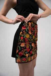 Minifalda Bohemia con Bordado Floral, Ecológica, 100% Algodón, Dulce, Transpirable y Cómoda, con Cintura Natural, Hecha en India - Product Image 5