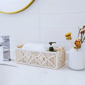 Magnifique panier en macramé blanc, essentiels pour la maison bohème, pour une organisation polyvalente de la maison et une utilisation décorative, en provenance d'Inde - Product Image 4