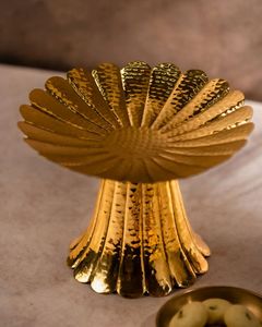 Bol de service décoratif en forme de fleur, revêtement en cuivre noir, parfait pour les dîners à domicile, les fêtes, les mariages et les centres de table - Product Image 6