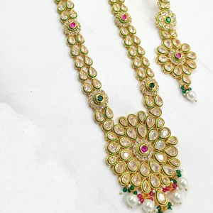 ชุดสร้อยคอยาวประดับมุกโมติไข่มุกและ kundan สีทองมุกมุกพร้อมต่างหูเข้าคู่กัน