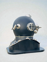 Casque de plongée vintage en laiton noir, objet décoratif |   Casque de plongée antique pour les profondeurs marines