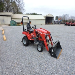 Tracteurs agricoles à roues Massey Ferguson GC1723EB d'occasion de qualité supérieure, 35 CV, 4 roues motrices, avec moteur et boîte de vitesses en stock, meilleur prix, livraison rapide - Product Image 1