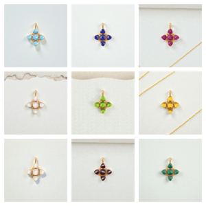 Pendentif croix en argent 925 avec grenat pierre de naissance de janvier — Bijou porte-bonheur en pierre précieuse naturelle rouge profond - Product Image 2