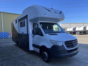 RV BEN.Z Luxury RV Camper Van 4x4 Motorhome Caravan for <b>4</b>-<b>6</b> People Modern Style with Independent Suspension - Product Image 3