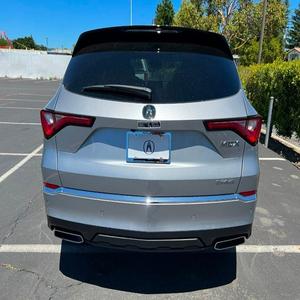 ¡Oferta Imperdible! Acura MDX 2023 Súper Limpio, Paquete Advance, SH-AWD, Motor V6 de 3.5L, Transmisión Automática de 10 Velocidades, Color Plata Lunar, SUV de Lujo - Product Image 3