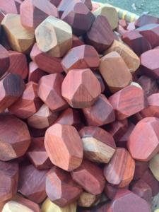 Roca de Madera Tumi Ishi, Diseño Minimalista con Estructura de Madera Maciza para Decoración del Hogar y Exhibición en Comercios - Product Image 3