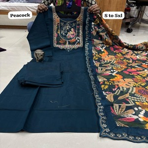 Nueva colección moderna de diseñador Recién llegado Muselina suave con parche Trabajo Kurti Pant y Dupatta Venta al por mayor Suministro de fábrica - Product Image 1