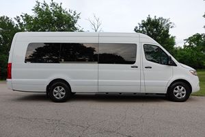 Sprinter 2500 2021, 1 Dueño, Conversión de Camioneta de Lujo, Motor Turbodiésel - Product Image 3